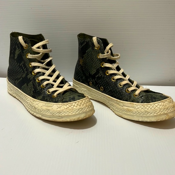 Size 8.5 Converse Hi-Tops with green snakeskin. In great used condition. - Picture 1 of 8